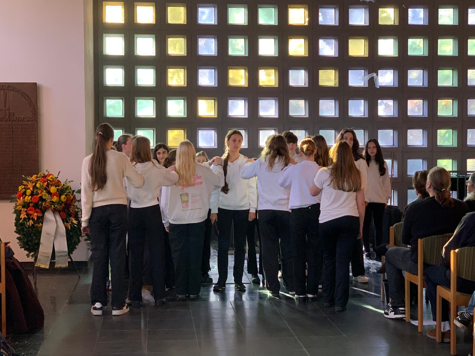 Darstellendes Spiel - zerbrechlicher Frieden - 