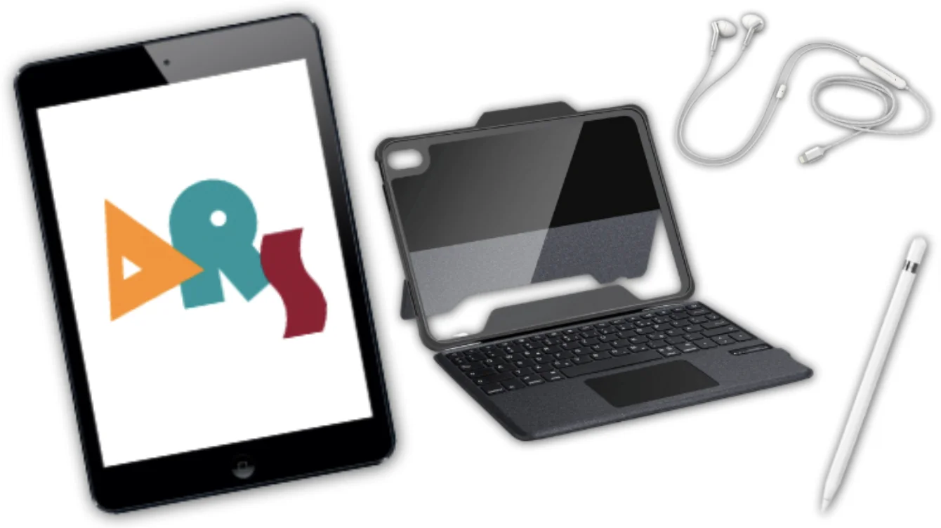 Grundausstattung für den Unterricht mit iPad: iPad, Eingabestift, Tastaturhülle und Kopfhörer.