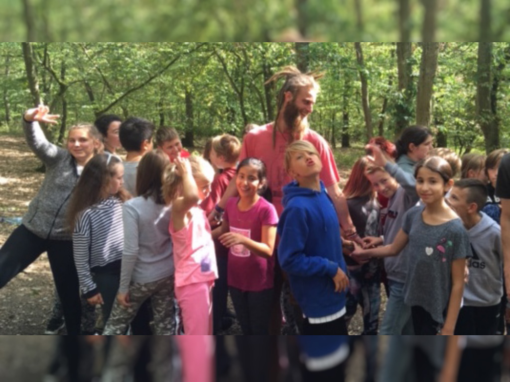 Jugendliche im Wald