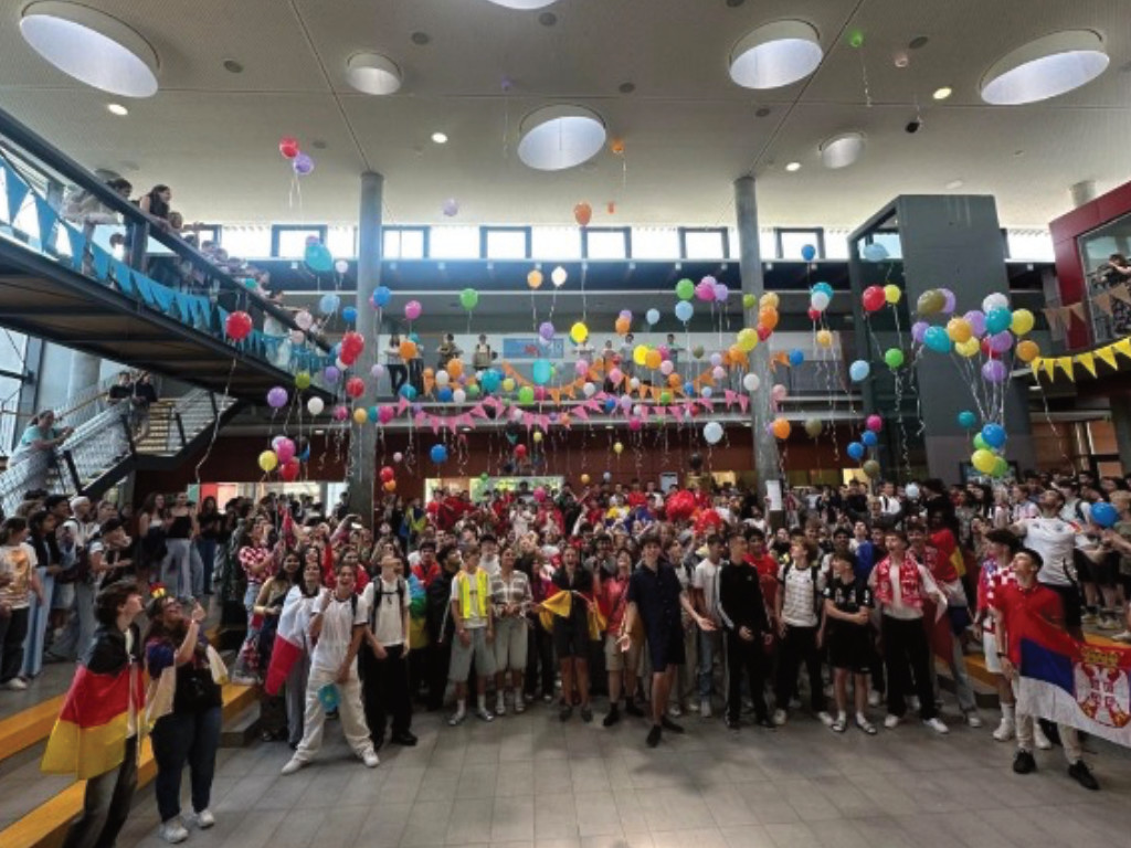 Luftballons in der Aula