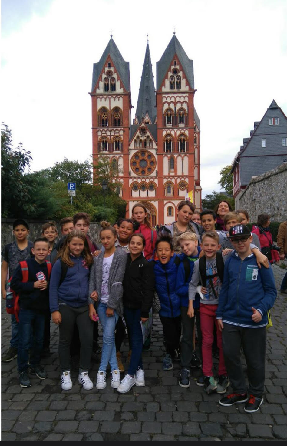 Schülerinnen und Schüler des 6. Jahrgangs auf Klassenfahrt in Limburg besuchen gemeinsam die Altstadt und Sehenswürdigkeiten