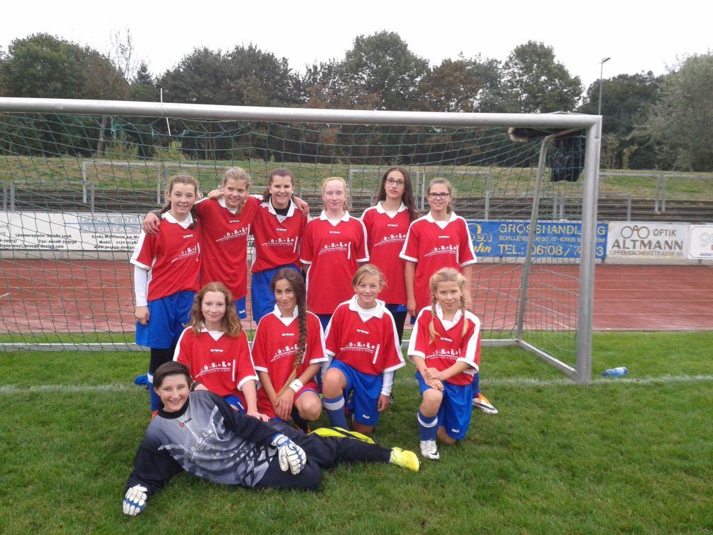 Hinten von links nach rechts: Rebecca Schweinhardt, Michelle Braun, Emily Strack, Jill Bergmann, Hilal Davas, Nina Müller. Vorne: Tabea Bergmann, Gülten Göcmen, Anna Martin, Lara Völker. Liegend: Maren Enders.