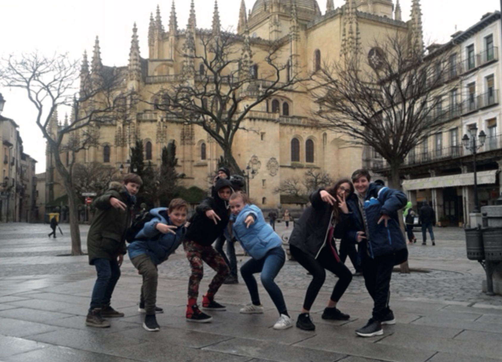 Schüler und Schülerinnen die beim Spanienaustausch mitgemacht haben Schüler und Schülerinnen die beim Spanienaustausch mitgemacht haben