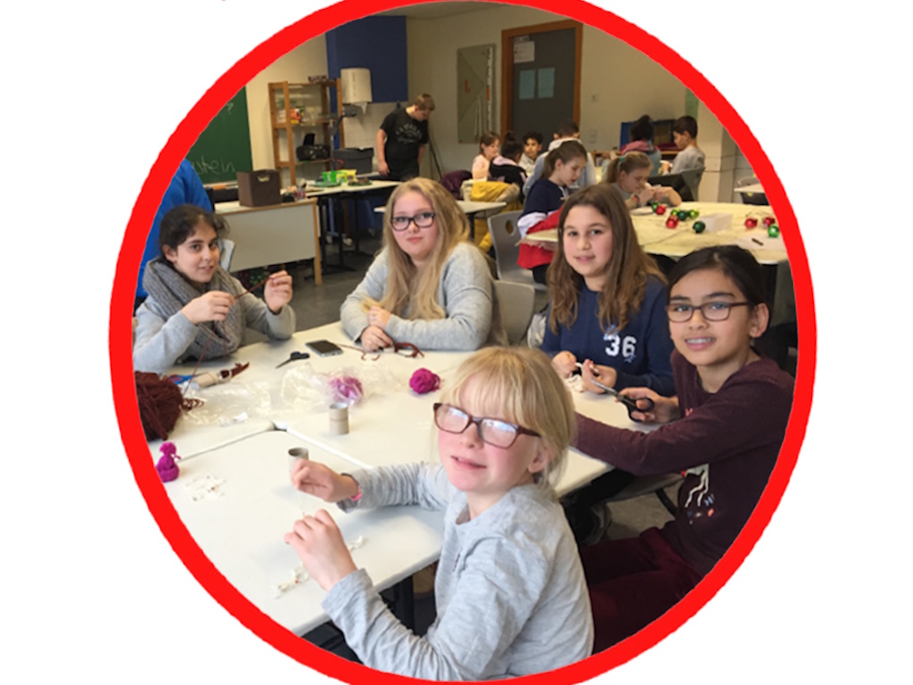 Weihnachtsgeschenke basteln - Frau Gütlich bastelt mit den 5. Klässlern