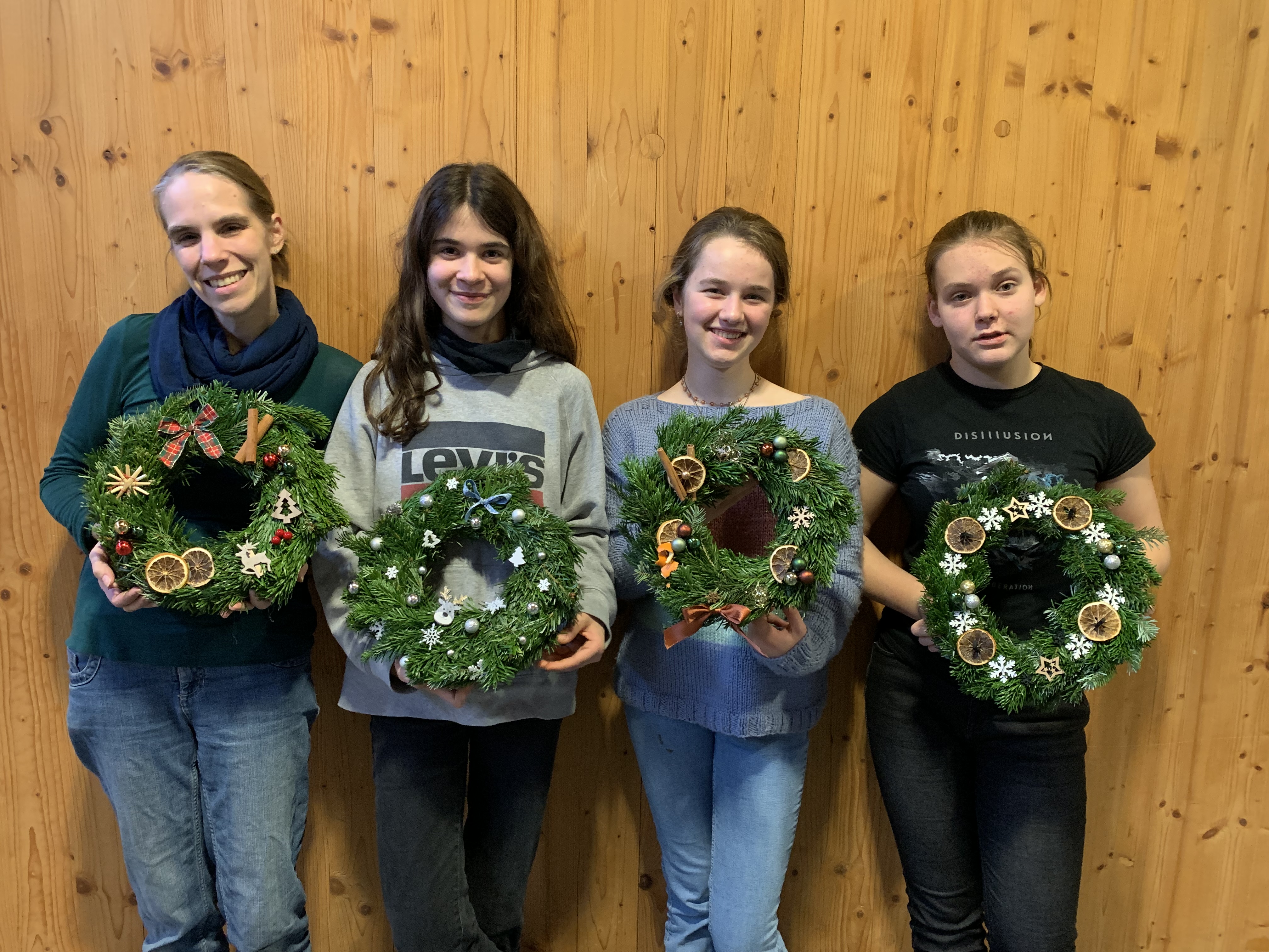 Gruppenfoto Weihnachtsgeschenkebasteln