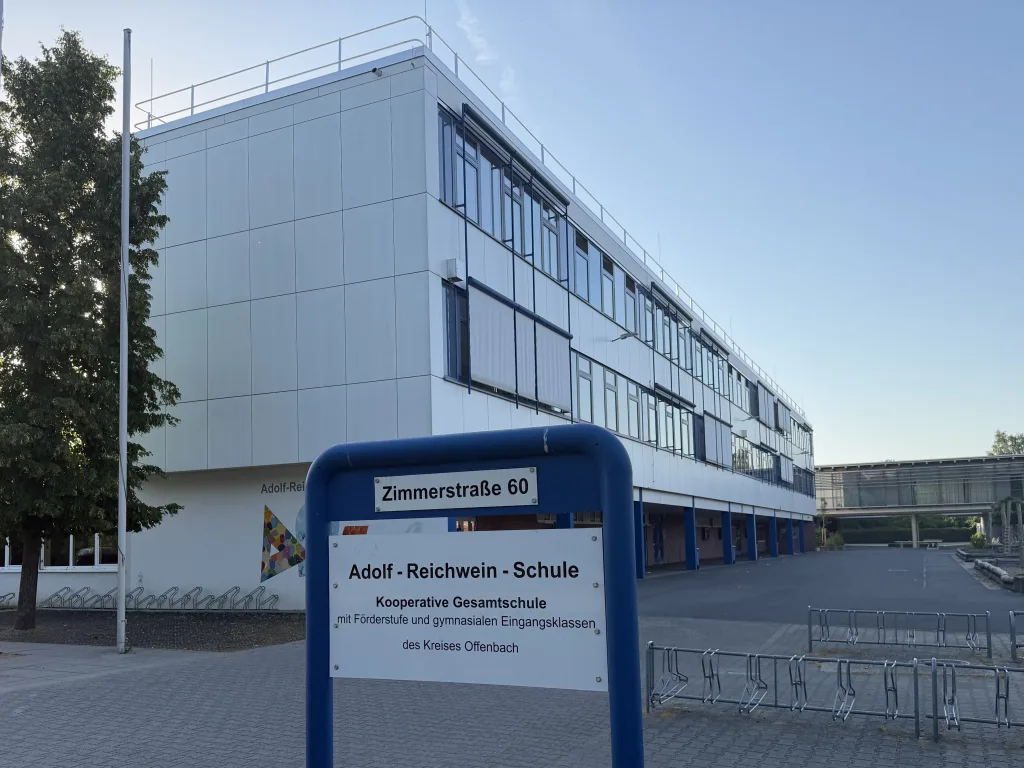 Haupteingang der Adolf-Reichwein-Schule Langen